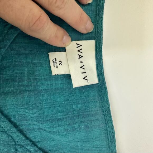Ava & Viv Teal V-Neck Blouse 1X - Lightweight Cotton-Blend with Ruched Sleeves - Picture 7 of 10
